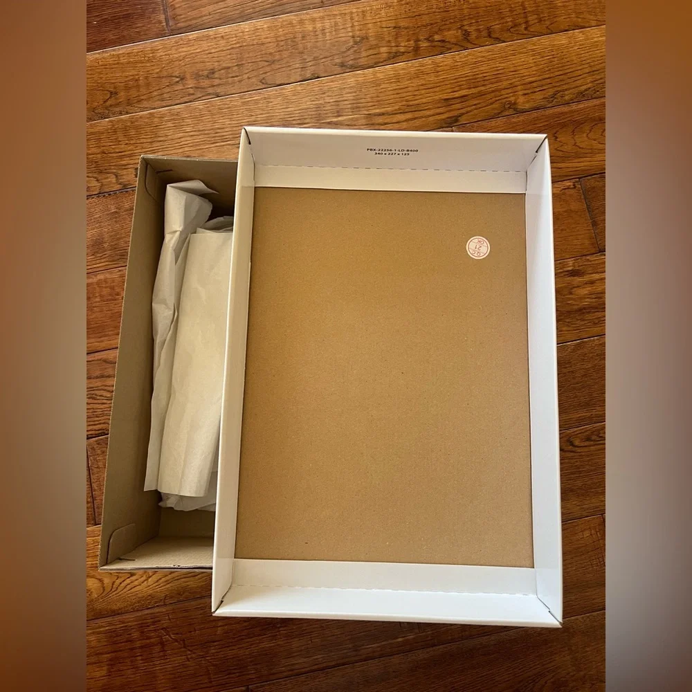Comme des Garçons Converse PLAY Empty Shoe Box White with Red Heart